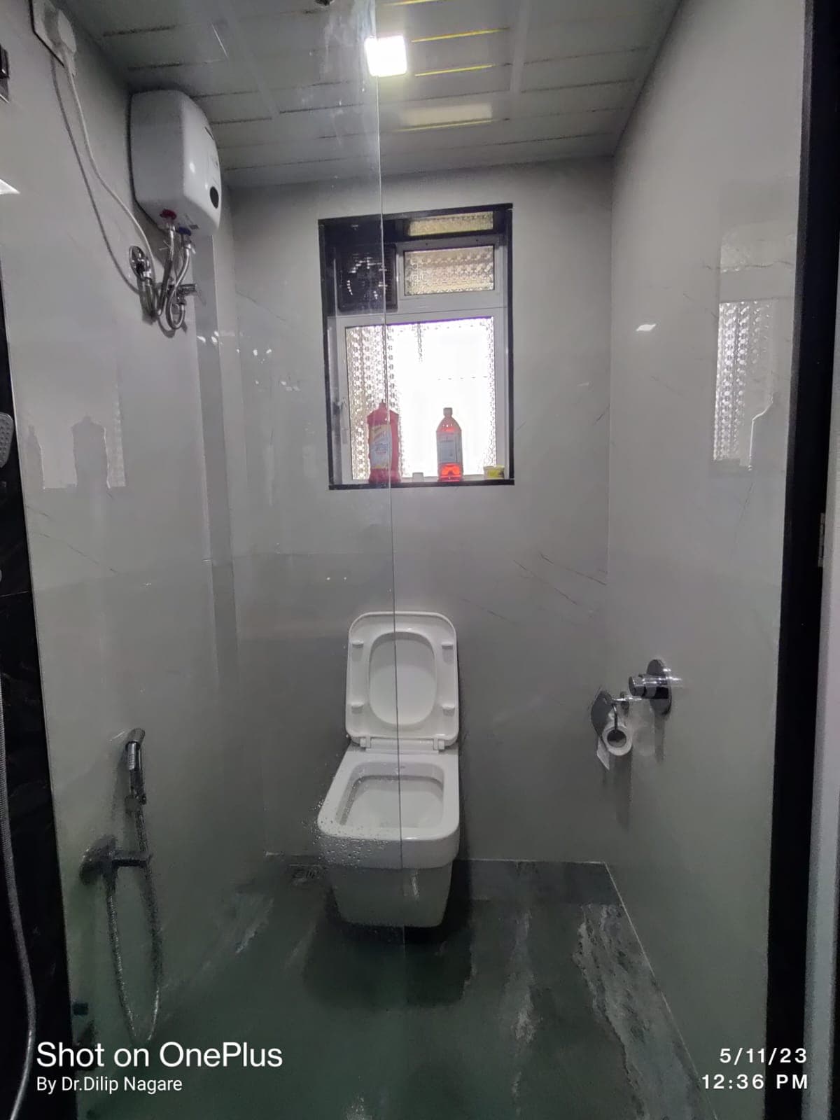 Modern Restroom Design - Malhar Interior